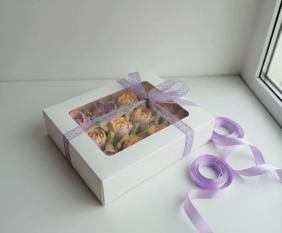 Тюльпаны из зефира в коробке с окном 20×16см 1