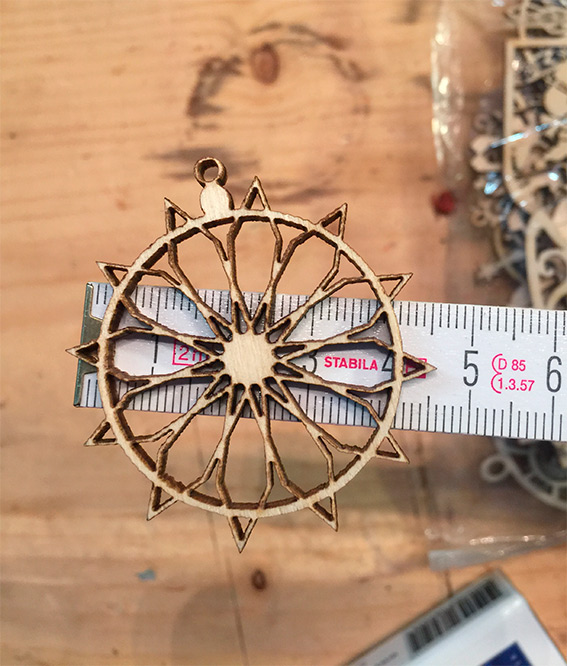 Елочные игрушки в ассортименте из фанеры