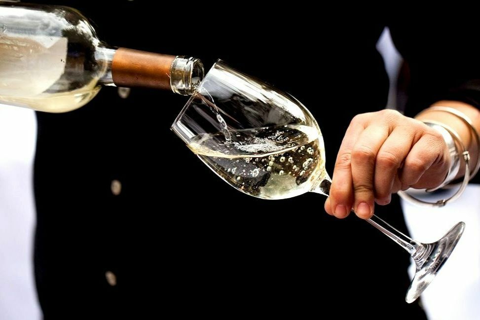 фото нанесения макияжа на лицо девушки 