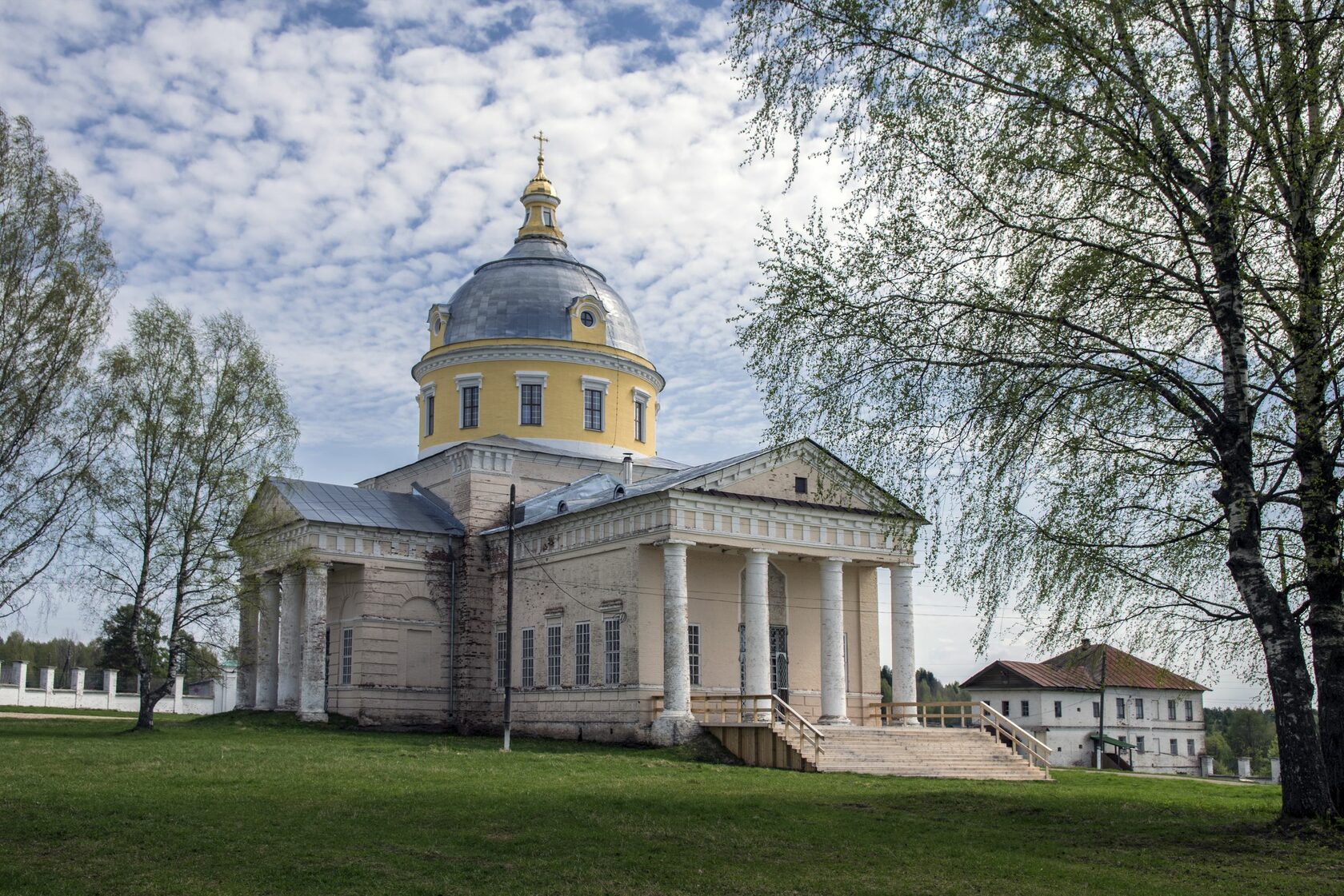 Великорецкое. Великорецкий Никольский храм. Храм Великорецкое Кировская область. Преображенский храм Великорецкое Кировская область. Село Великорецкое Вятка.