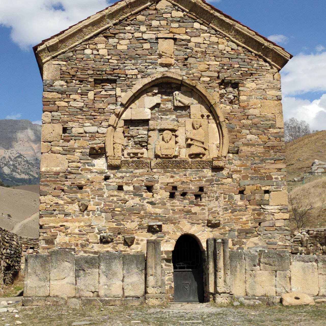 Древний храм Тхаба‑Ерды