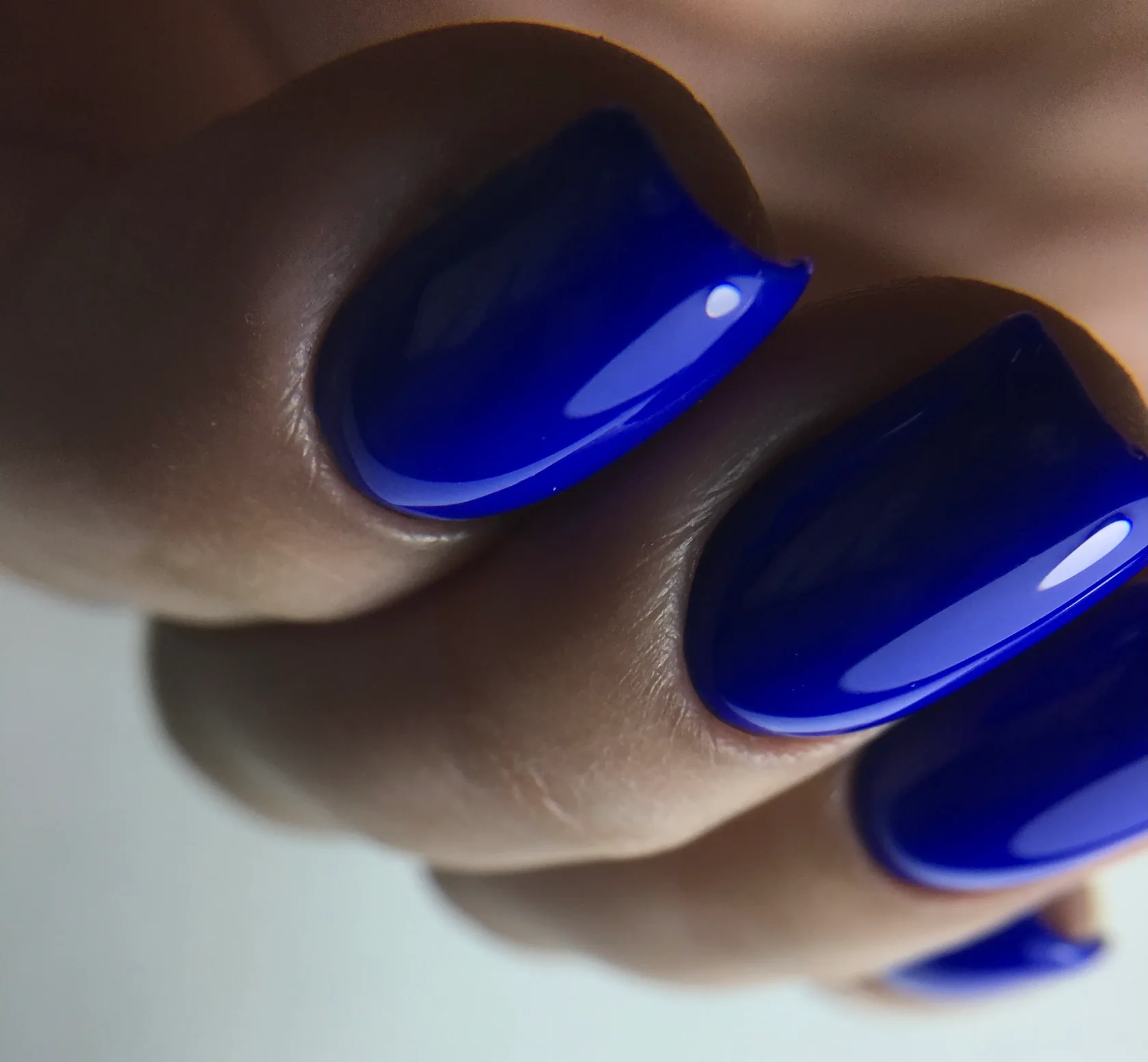 Идеальный маникюр с ровным срезом кутикулы без полировки и покрытием под кутикулу.