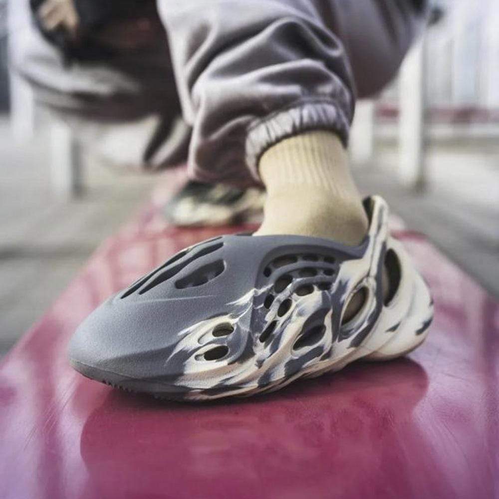 yeezy foam runner mxt moon grey where to buy
