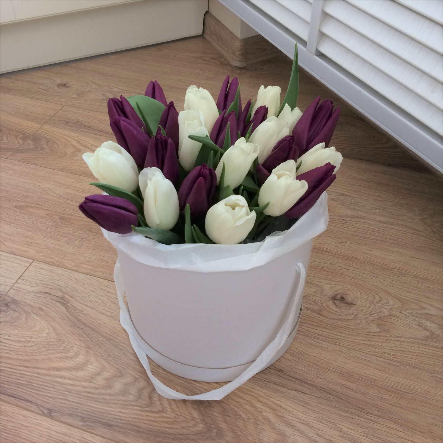 Сколько стоят тюльпаны в спб. Тюльпаны СПБ. Loveceramics Tulip СПБ. Бетонный тюльпан СПБ.