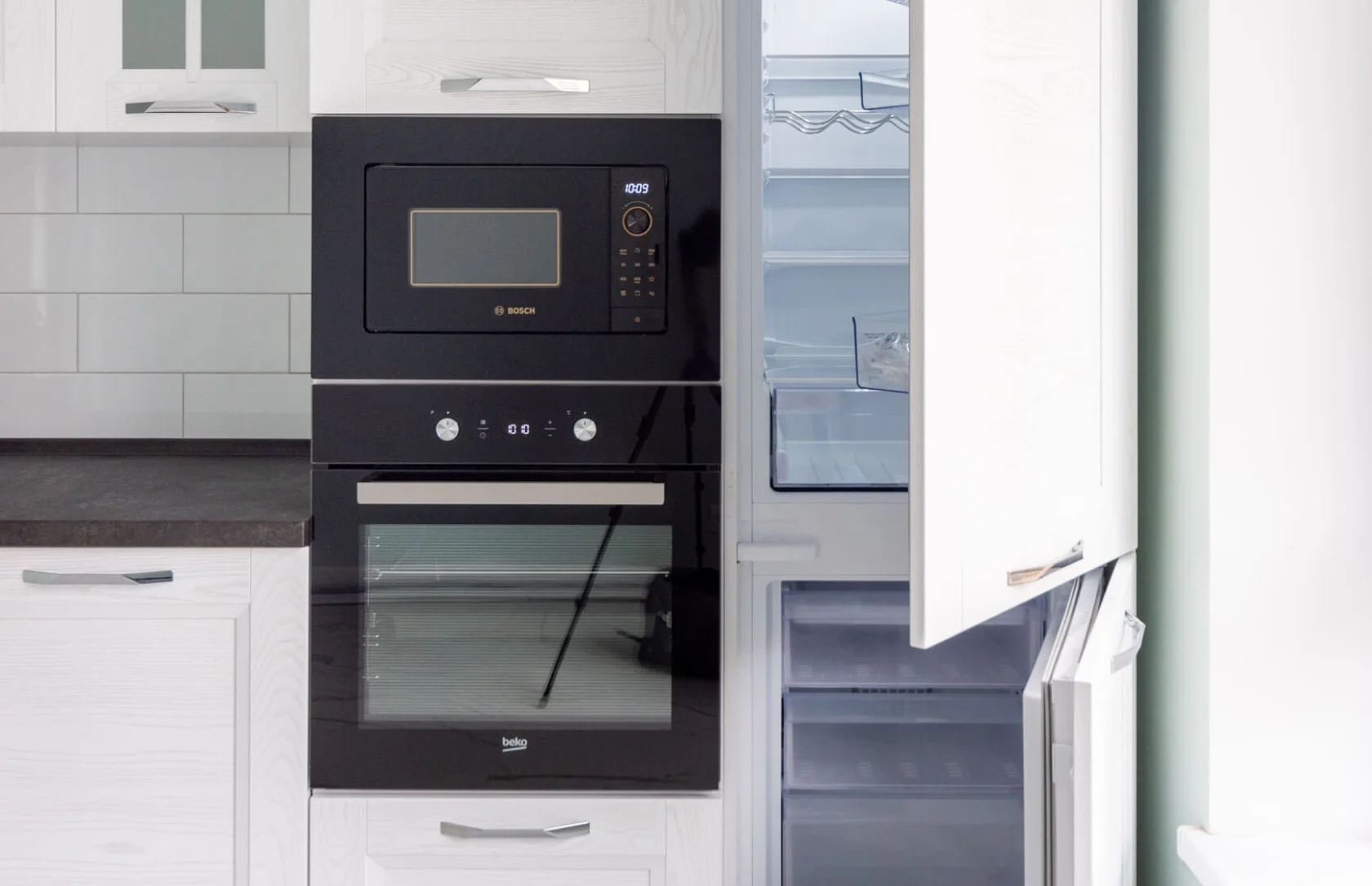 Кухня Кантри со встроенной техникой на заказ в Москве