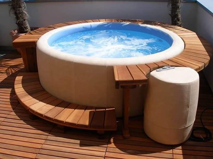 Compact spa pool for space-saving