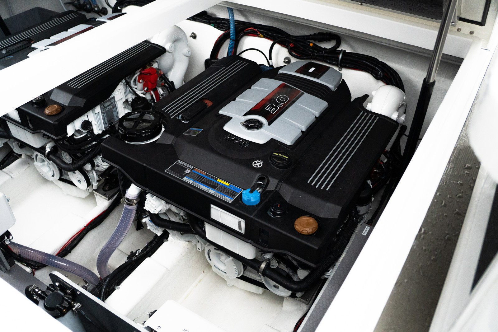 Nord Star 33+ интерьер кормовой каюты и спальное место