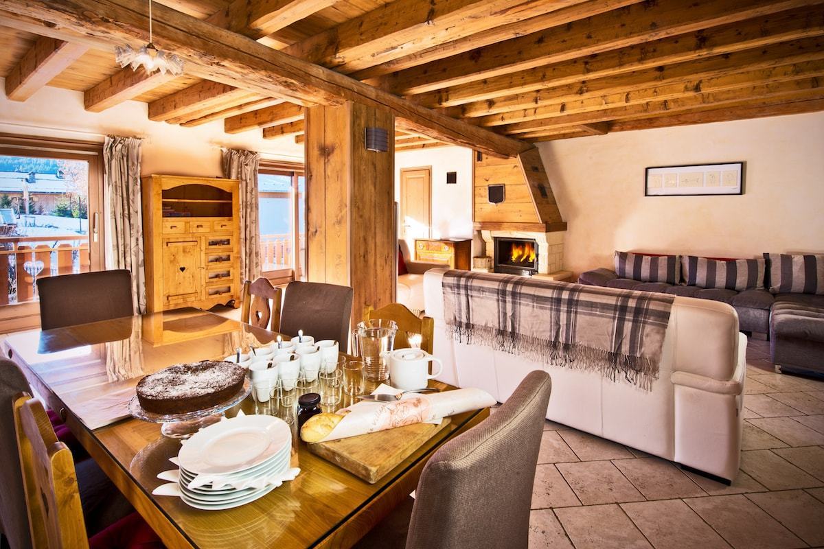 Co co chalet. Шале Edelweiss Courchevel. Шале в Мерибель. Интерьер квартиры в доме Эдельвейс фото.