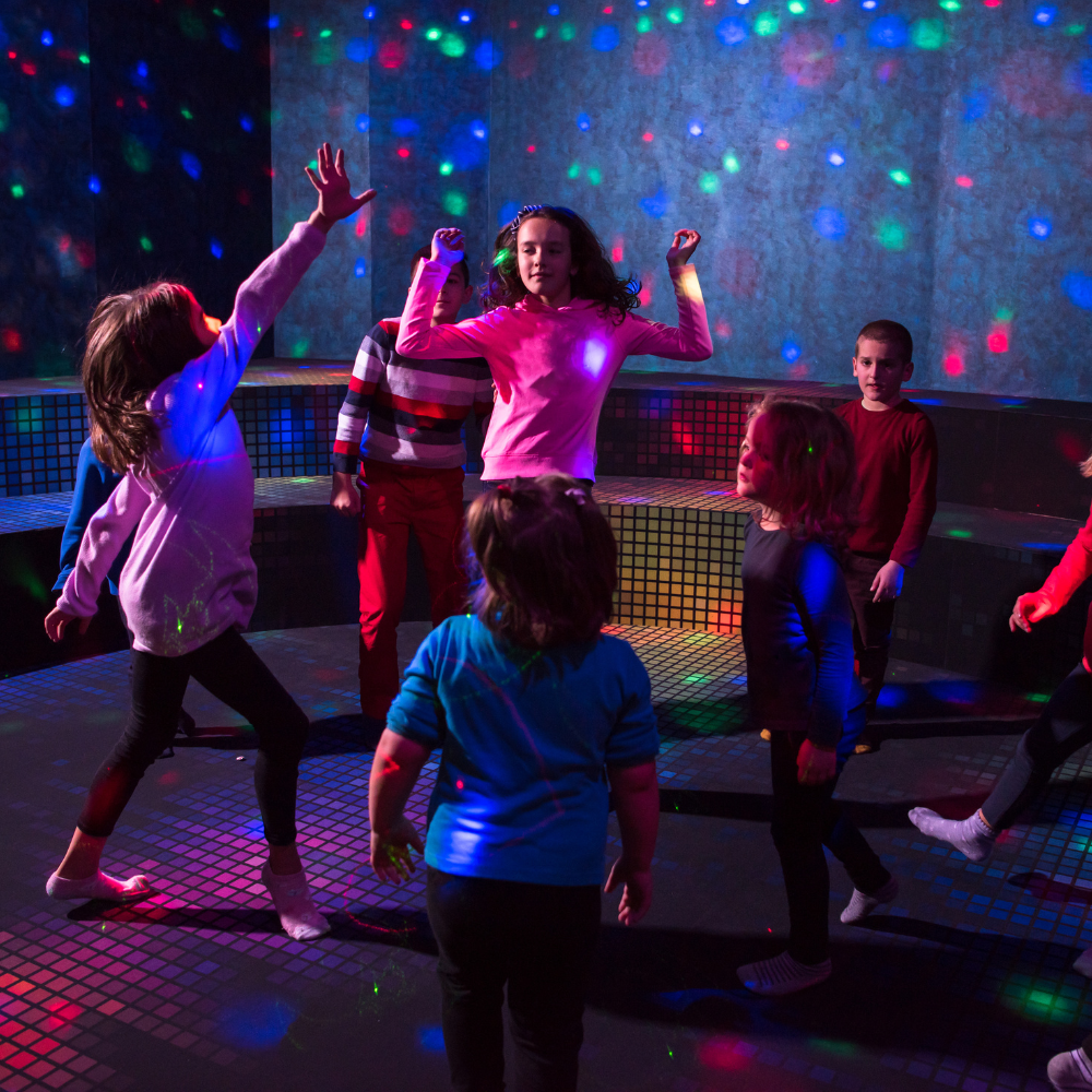 Песни мини диско. Мини диско. Фото детской дискотеки 12 лет. Диско Kids. Disco Party.