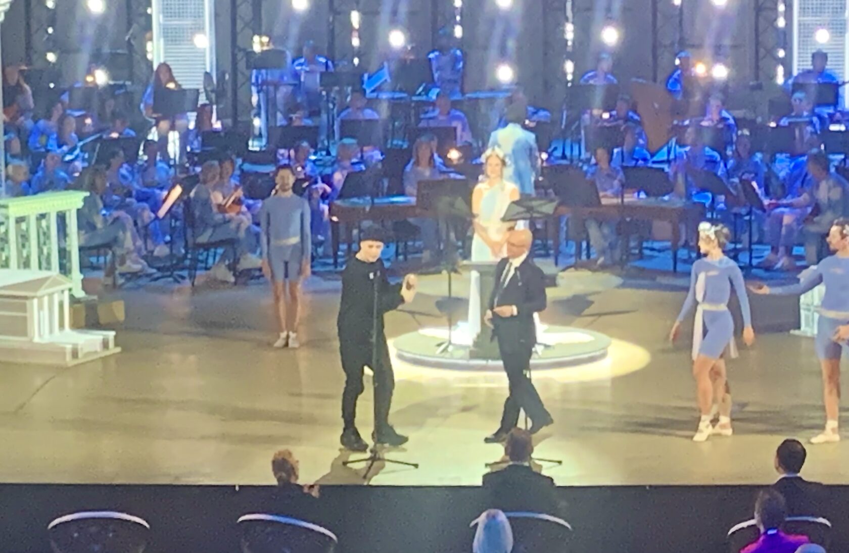 шаман на голубом огоньке. какую песню спел шаман на голубом огоньке. шаман певец выступление. басков 2022. какую песню спел шаман на голубом огоньке.