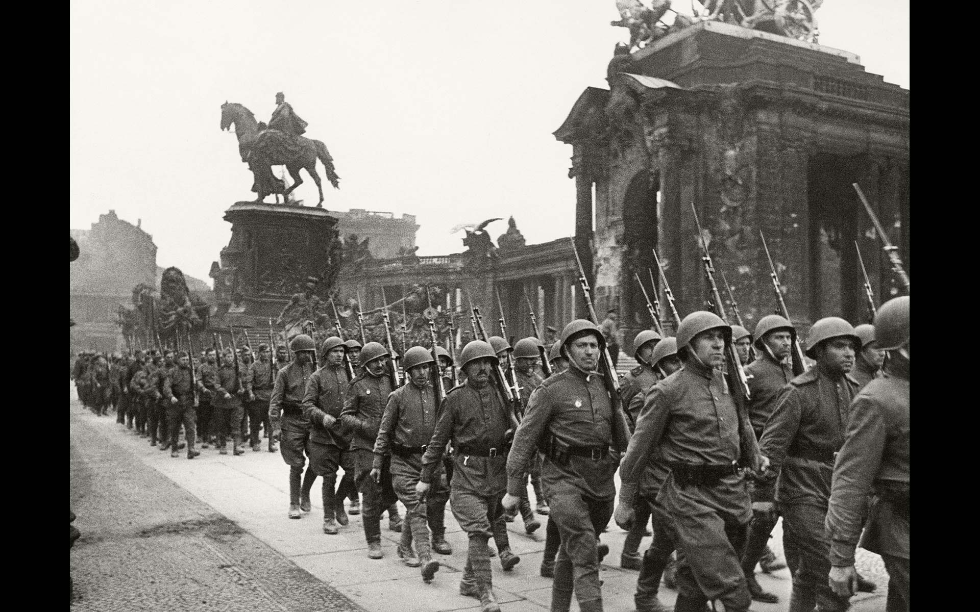 Парад в Берлине 1945