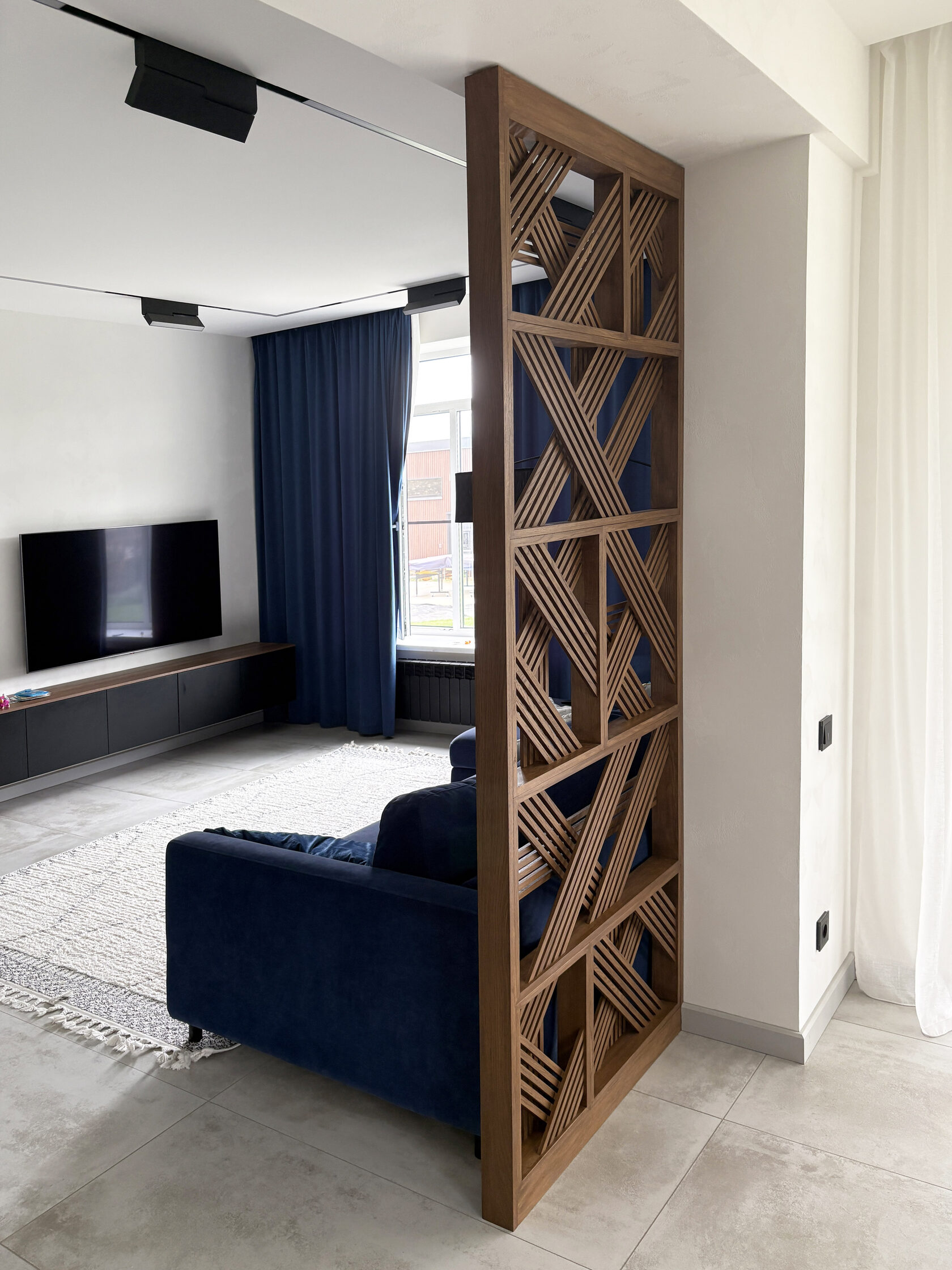 зонирование пространства перегородкой