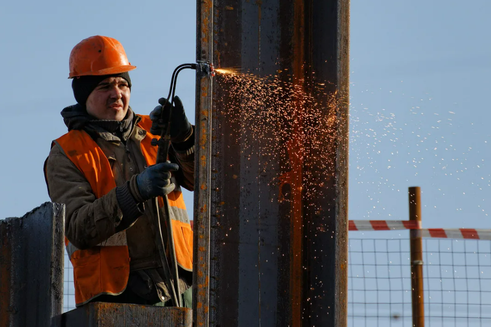 Газорезчик. Профессия газорезчик. Газорезчик НЛМК. Судовой газорезчик.