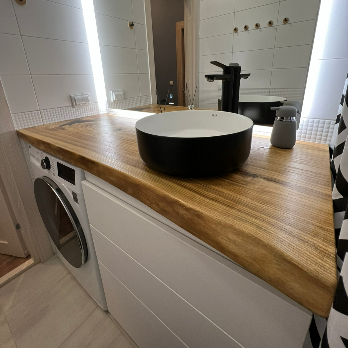 столешница в ванную комнату из слэба дерева