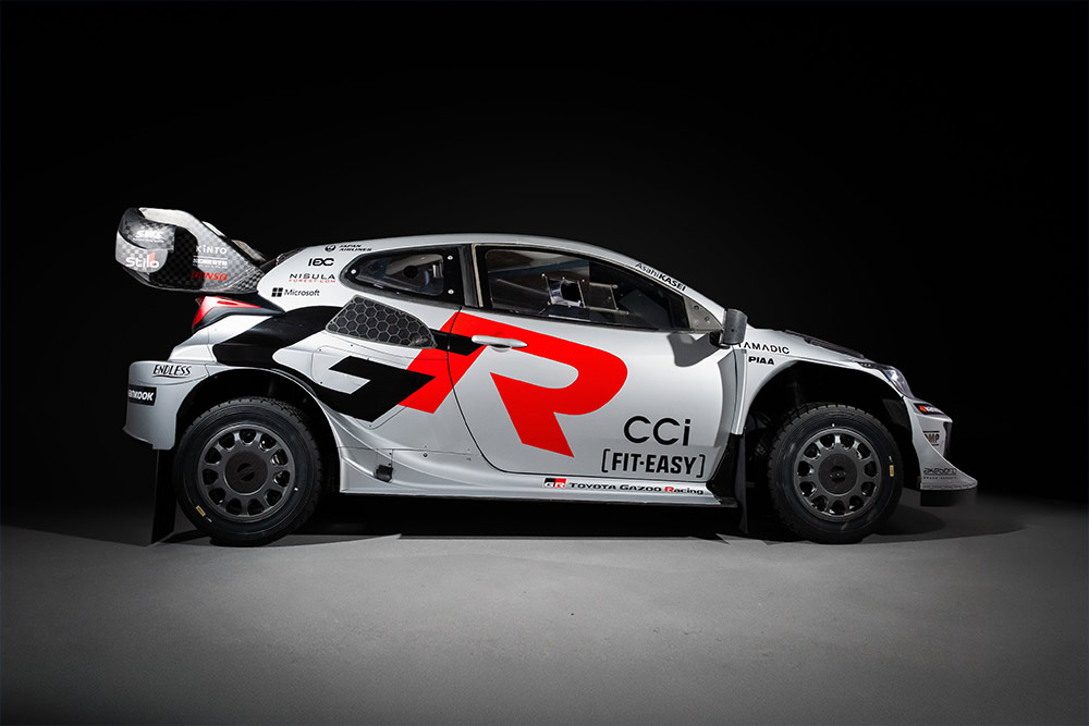 Toyota GR Yaris Rally1 в серебристой ливрее