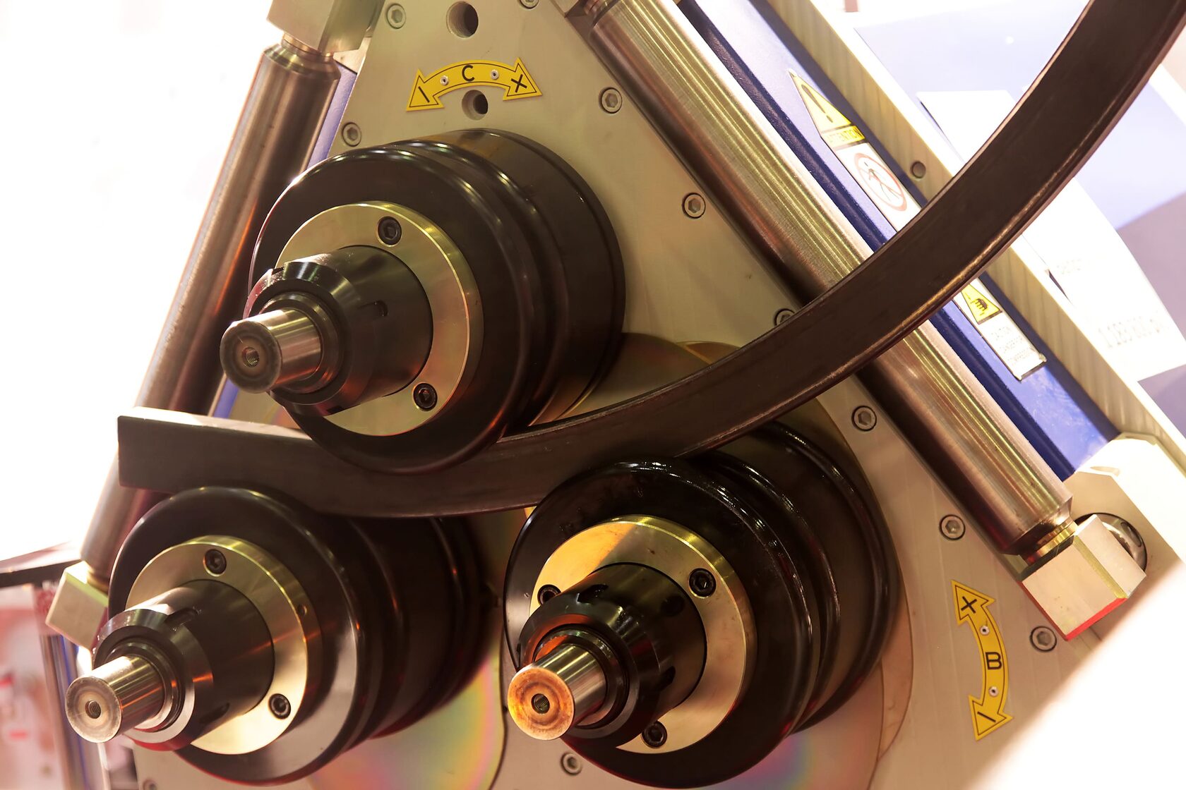 Гибка металлических труб на заказ в Москве - услуги трубогиба