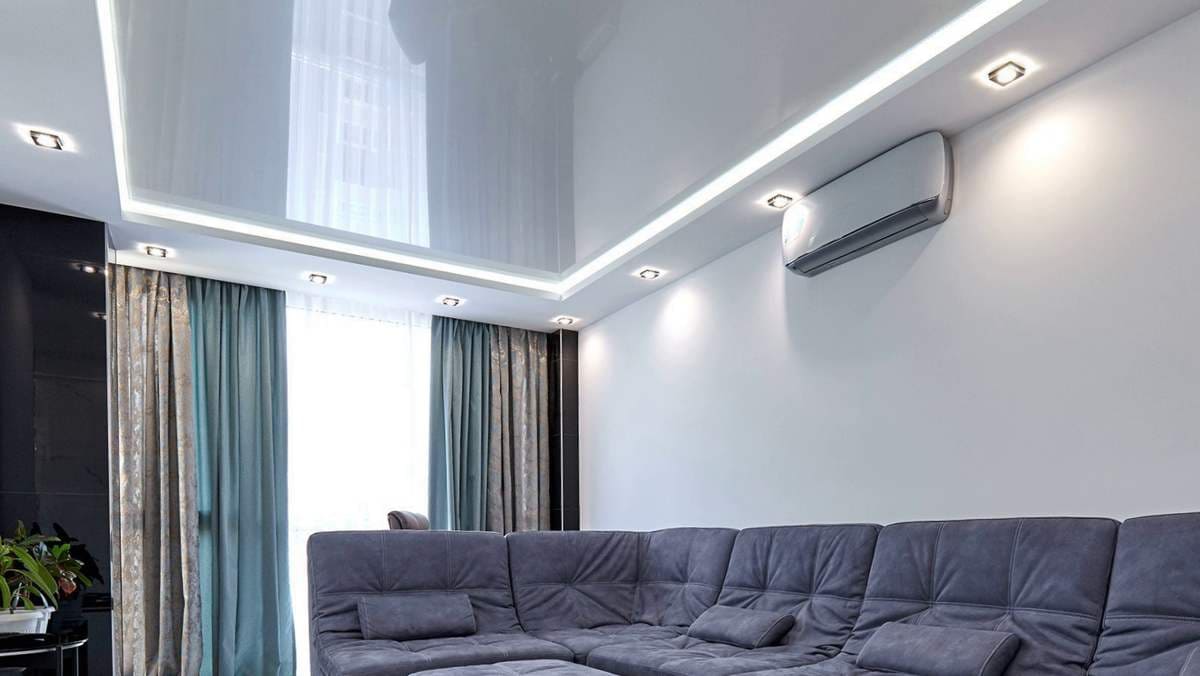 Глянцевый потолок с подсветкой