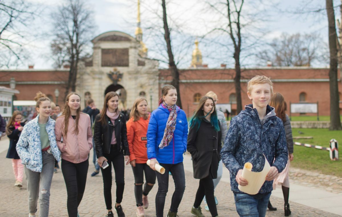 Петербург школьные каникулы. Учебная школа тур в СПБ.