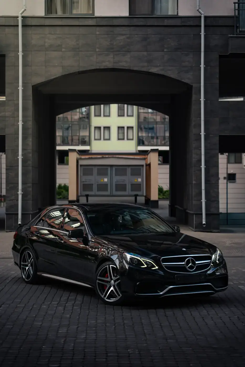 Чёрный Mercedes после работ