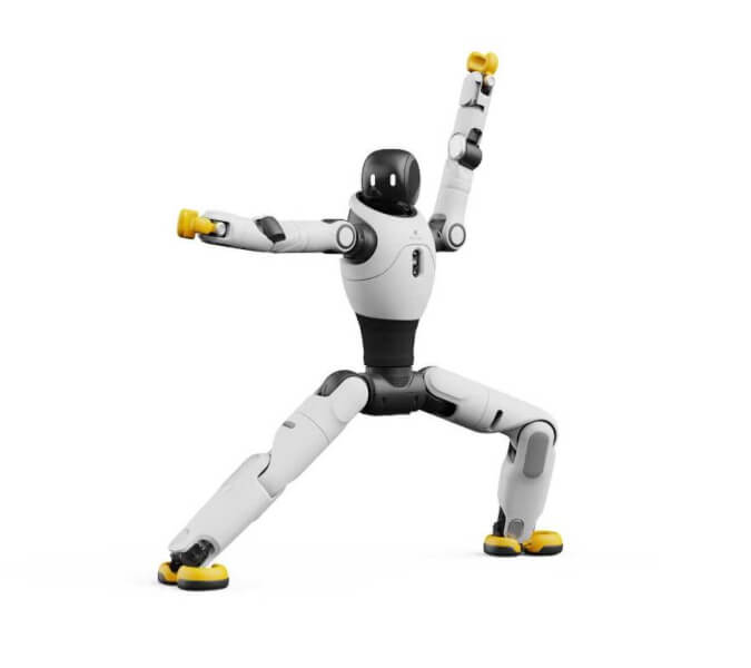 Робот Agibot X2 машет рукой гостям на корпоративном мероприятии