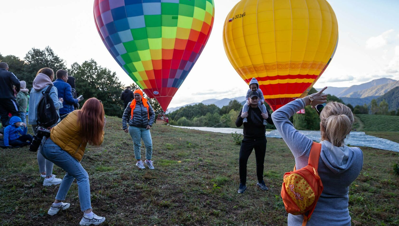 Воздушные шары в сочи ферма экзархр. Воздушные шары сочи покататься. Воздушные шары сочи покататься. Солох аул воздушный шар. Парк солох аул сочи.