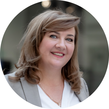 Основательница студии и профессиональный методист со стажем более 15 лет Юлия Александровна Жирнова создаёт и внедряет новые методики обучения, а также поддерживает и курирует работу преподавателей 