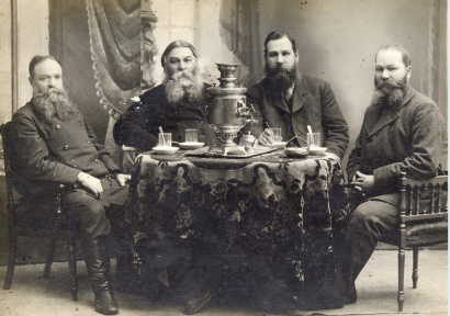 Никифор Гаврилович Дёмин с сыновьями