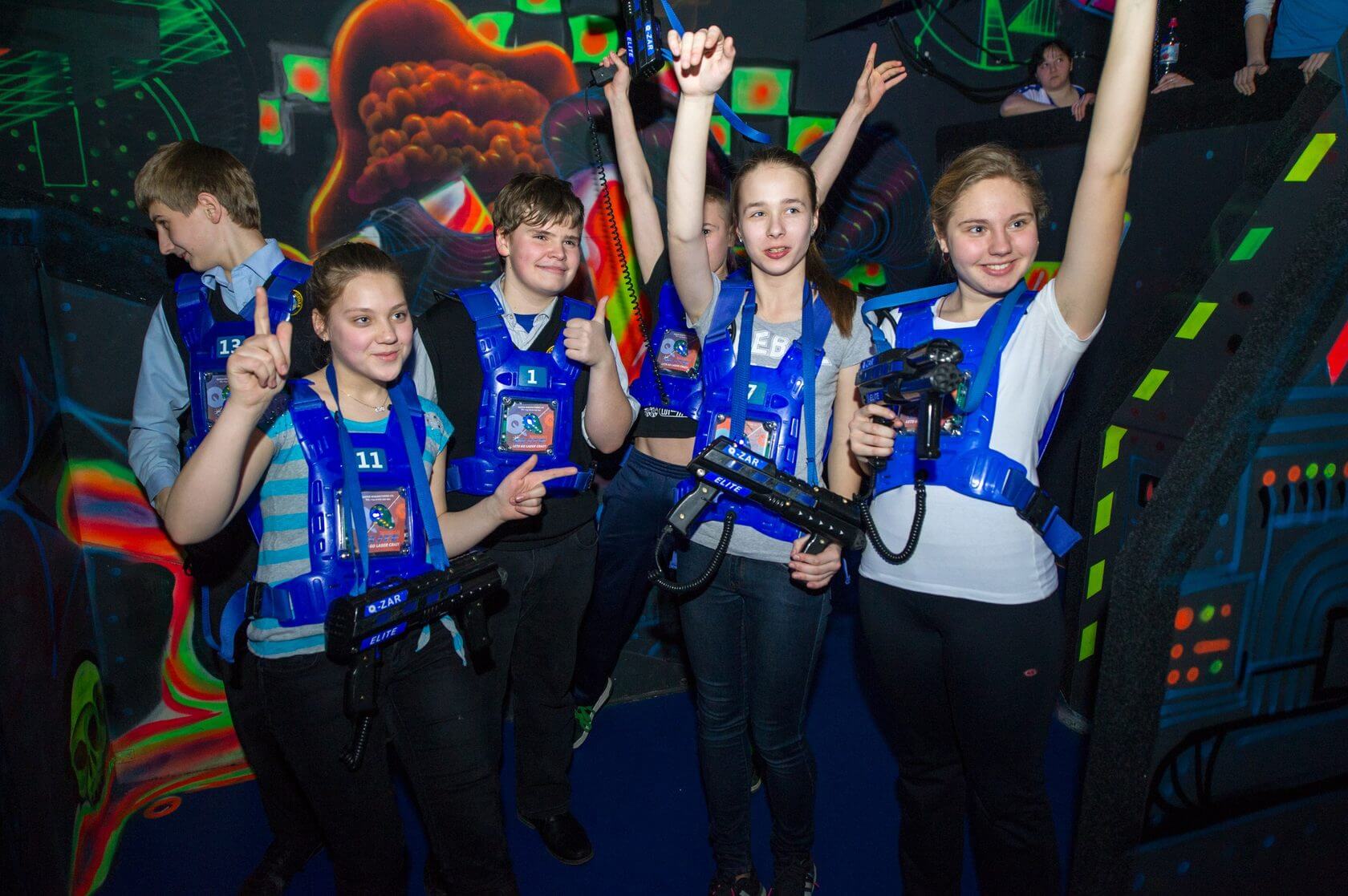 Лазертаг космозар реутов. Космозар. Cosmozar лазертаг. Космозар реутов парк. Лазертаг реутов.