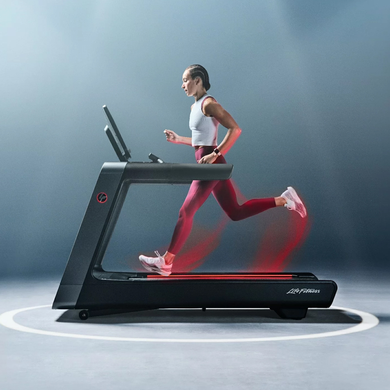 Беговые дорожки для фитнес-клубов | Life Fitness