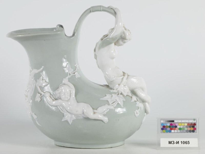 3. Кувшин в форме аска с фигурной ручкой. 1879. Государственный Эрмитаж. Госкаталог: https://goskatalog.ru/portal/#/collections?id=8456279