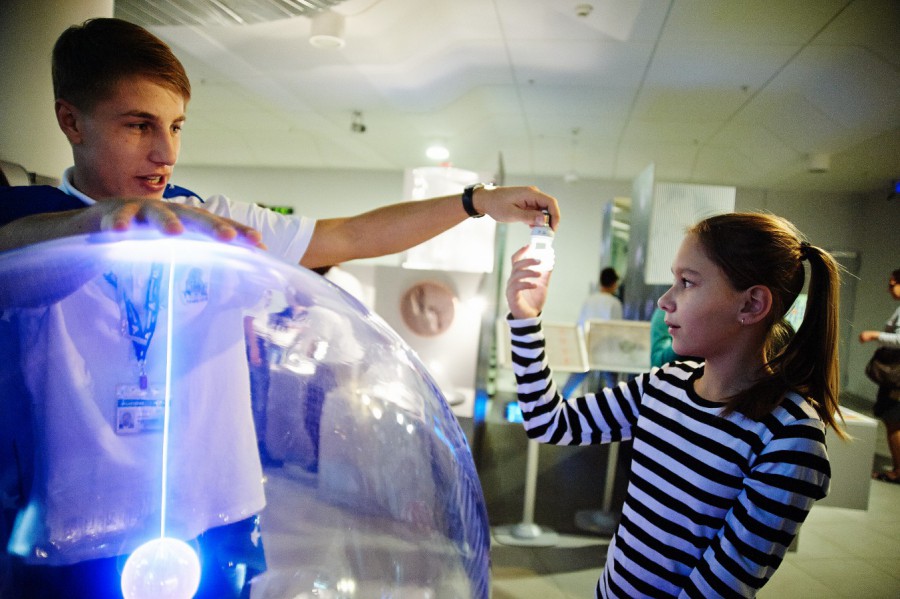 Интерактивный экспонат "Плазменный шар"