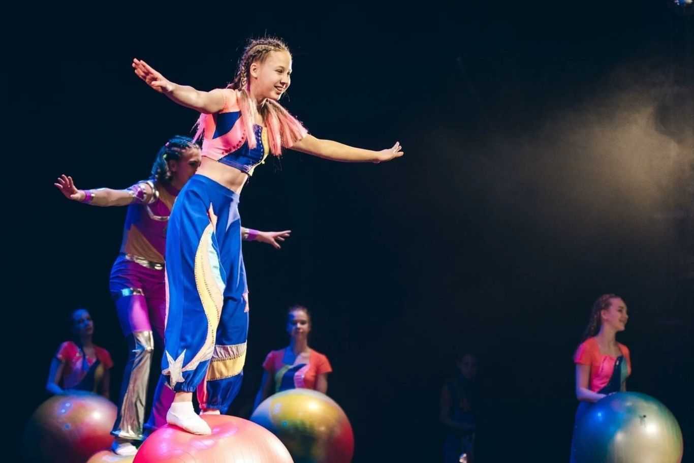 фото нанесения макияжа на лицо девушки 