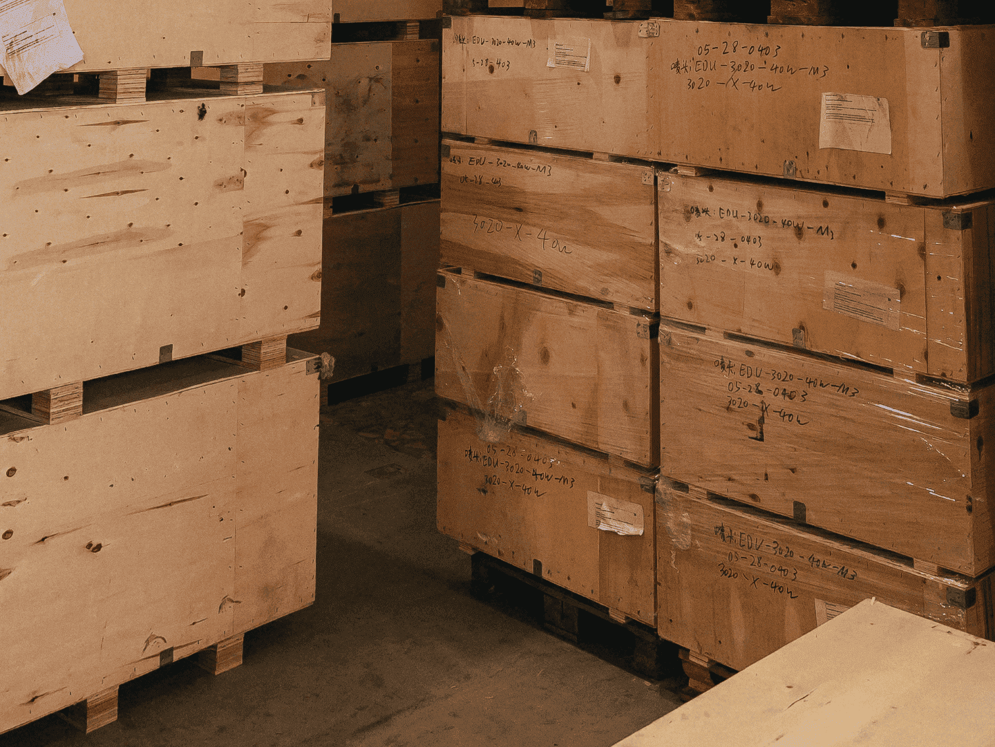 Упакованные лазерные станки ZREFF