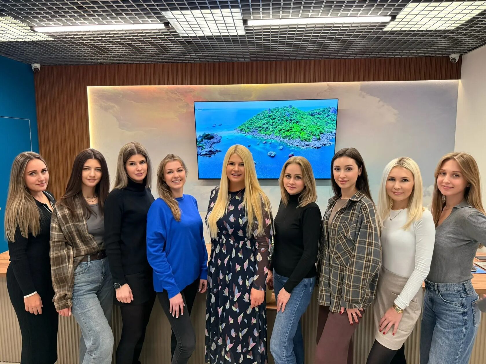 Команда Sunshine Travel в офисе в Уфе