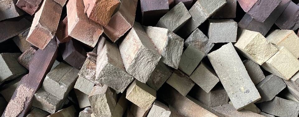 Сколько стоит ригельный кирпич в 2025 году: обзор цен и факторов