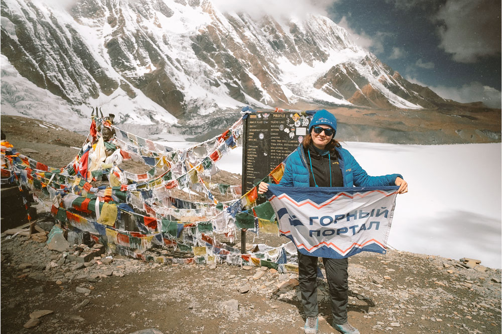 разные климатические зоны — от хвойных лесов до снежных перевалов, заглянете в буддийские монастыри, встретите улыбающихся непальцев и дойдете до озера Тиличо