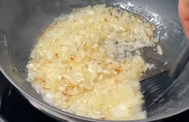 Приготовление постных котлет из гречки на сковороде: шаг 1