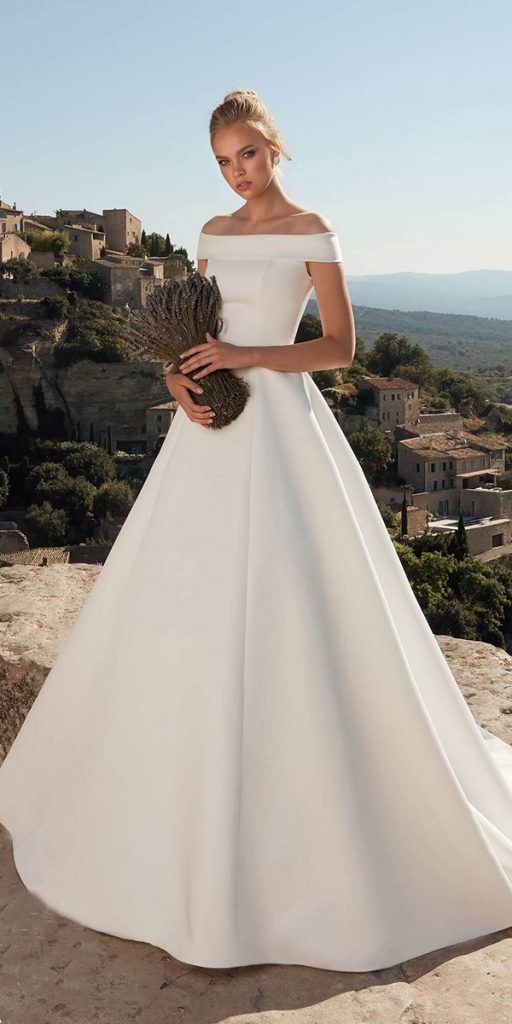 Минималистичное свадебное платье — фото