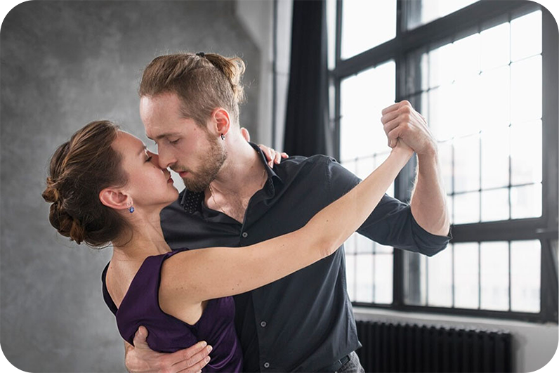 фото нанесения макияжа на лицо девушки 