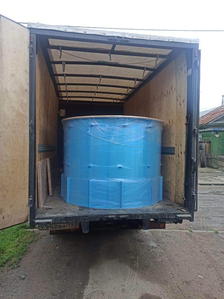 Готовый чан в кузове грузовика, упакован для доставки по России