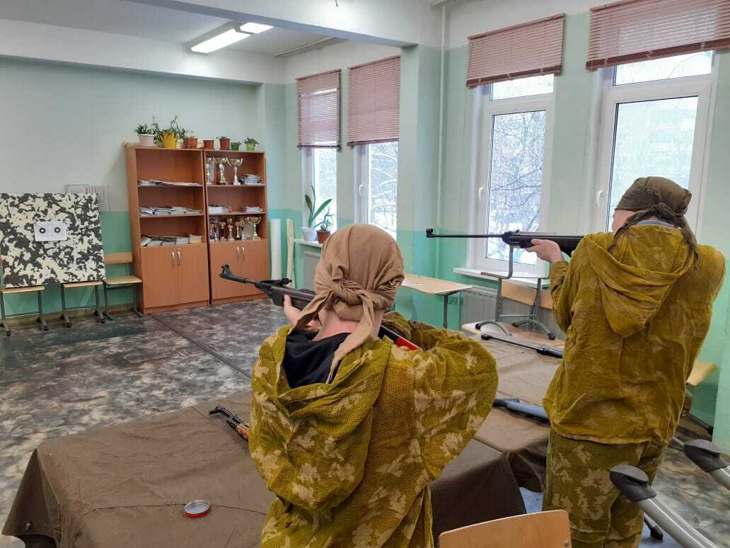 Школа в брянске где была стрельба. Стрельба в школе в Казани 2021. Спецназ в школе Казани. Перестрелка Казань школа спецназ.
