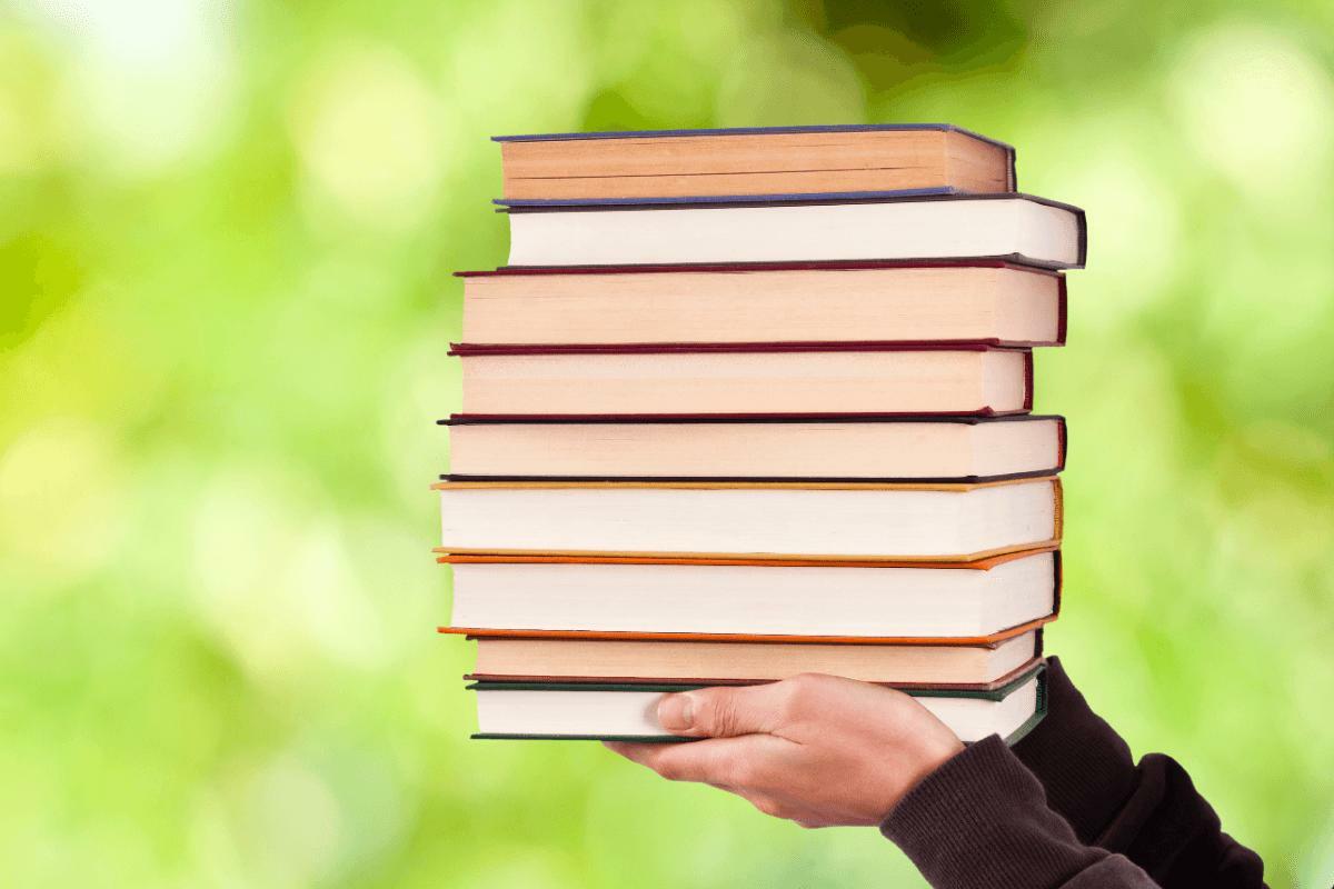 Елена Белугина,МСС ICF (International Coach Federation) Генеральный директор Международного института коуч - менеджмента Кандидат психологических наук, доцент, преподаватель МВА. Автор программ Международного института коуч - менеджмента. Победитель премии «Leadership Coaching Awards -2019» в номинации «Развитие профессионалов. Преемственность в профессии».