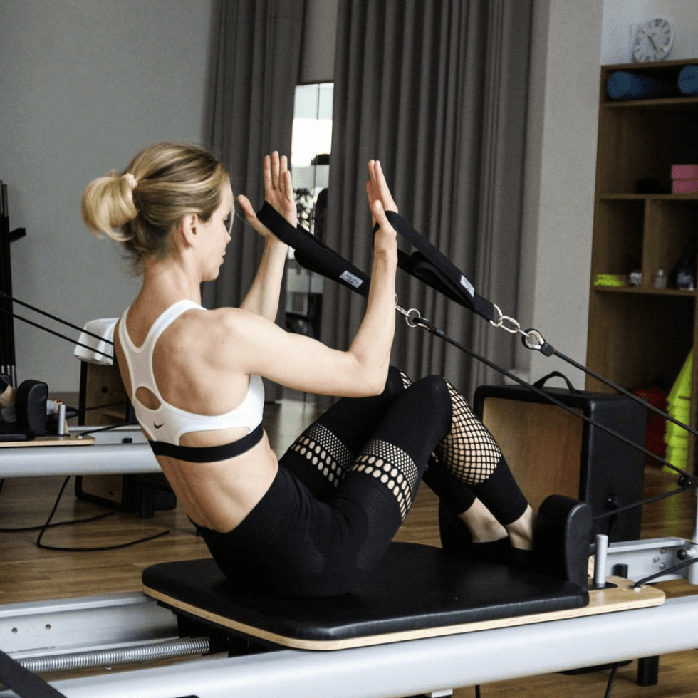 Контролируемое движение на оборудовании Pilates