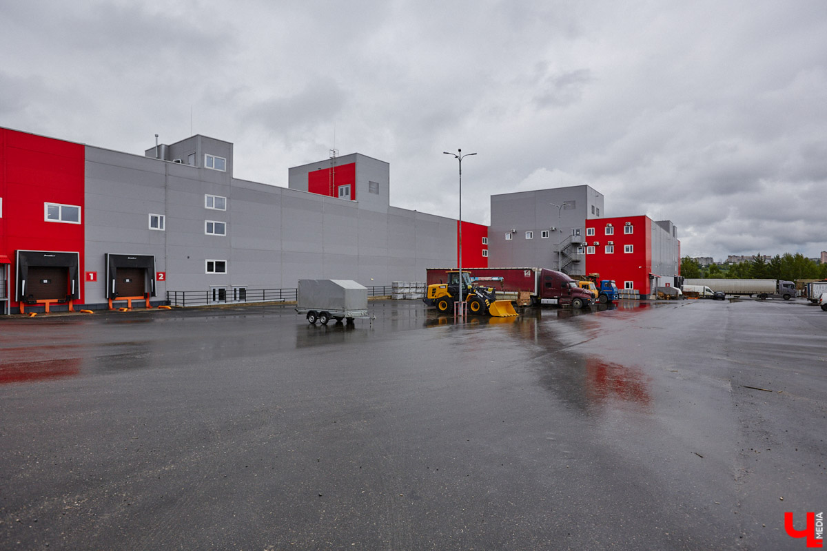 Ориентир на экономику впечатлений заставляет бизнес искать нестандартные подходы для привлечения трафика. Покупателям важна продуманность пространства. Именно по таким принципам работает торговый комплекс «Подкова». Современный мегамолл товаров для ремонта и стройки предлагает партнерам новые возможности и создает нужную атмосферу для покупателей.