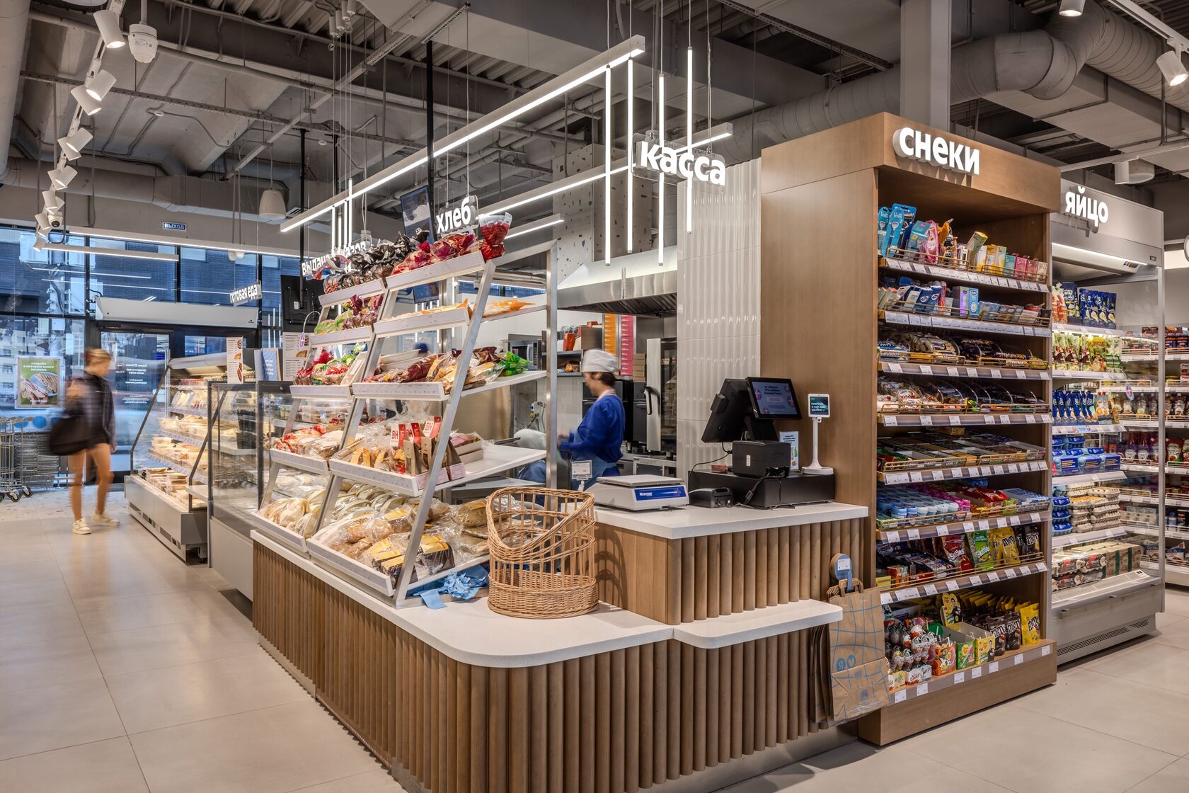 Мебель для магазина у дома в Калининграде