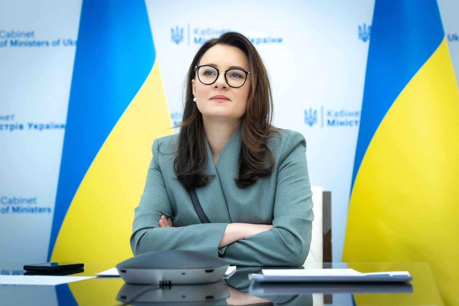 Україна скасувала обмеження на виїзд за кордон для більшості жінок-держслужбовиць - 3