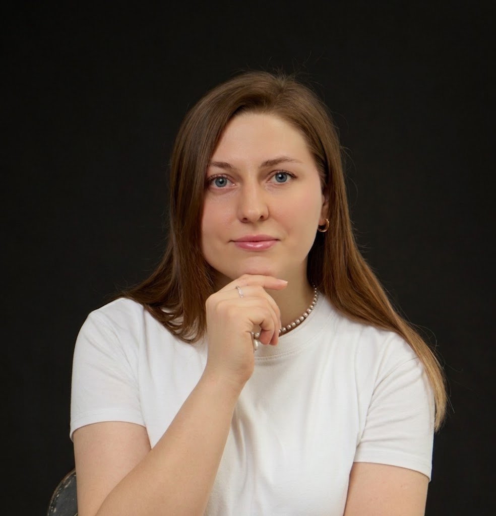 Работаю с контекстной рекламой в Яндекс Директе комплексно: от глубокой чистки семантики и аудита сайта до проектирования конверсионных воронок и масштабирования кампаний. Помимо настройки рекламы, свободно верстаю и вношу необходимые правки на Tilda, чтобы адаптировать сайт под конверсию и не сливать бюджет.