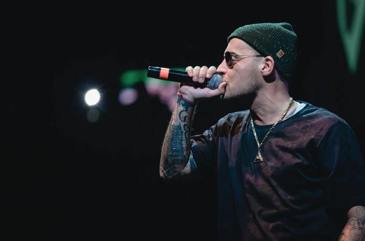 Macan рэпер. Гуф долматов. Гуф фото 2021. Macan певец 2022. Рэпер гуф фото.