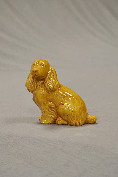 фигурка спаниель сидит