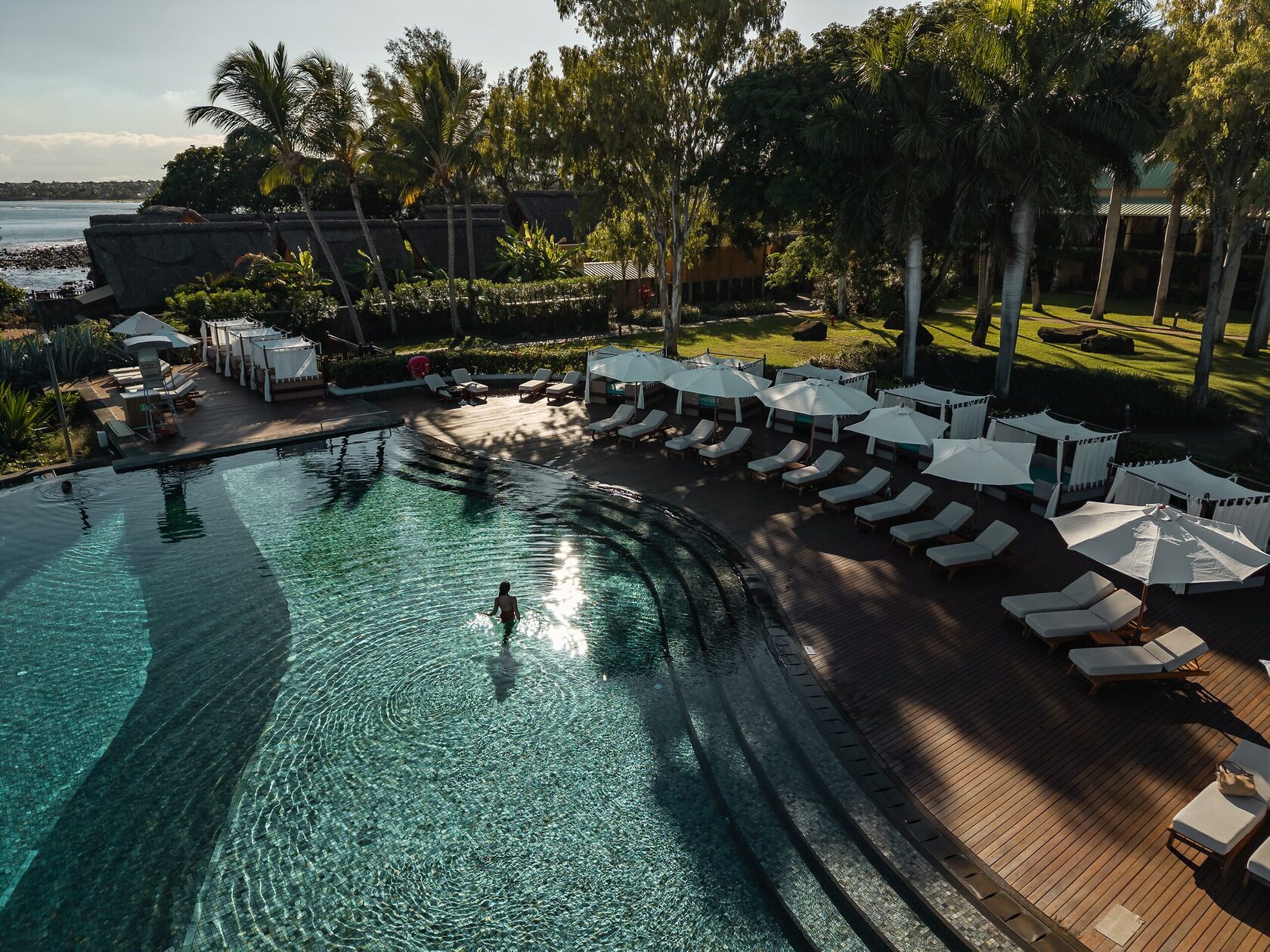 Бассейн и территория La Plantation d’Albion Club Med